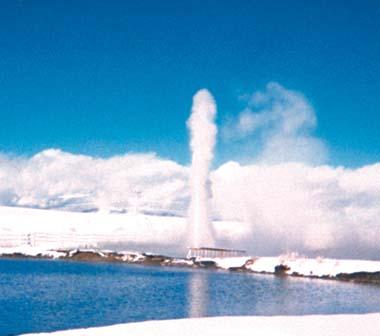 Old Perpetual geyser erupting at Hunter's Hot Springs near Lakeview, Oregon